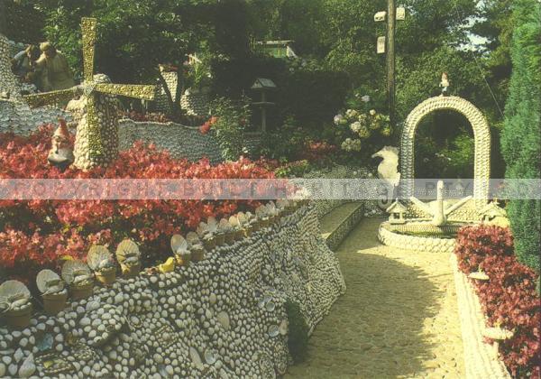 Shell Gardens Mont Les Vaux