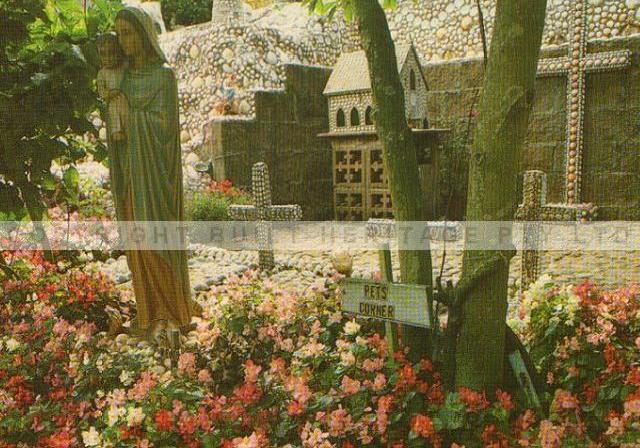 Shell Gardens Mont Les Vaux